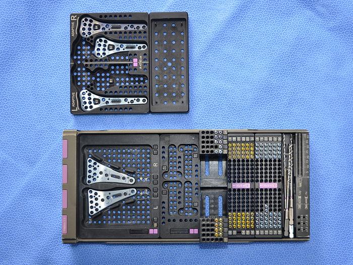 Used SET OF SCREWS AND PLATES FOR MEDARTIS APTUS RADIUS