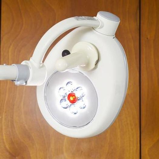 Used MERIVARA MEDILUX X1 SMALL SURGERY LAMP FOR GENERAL MEDICINE