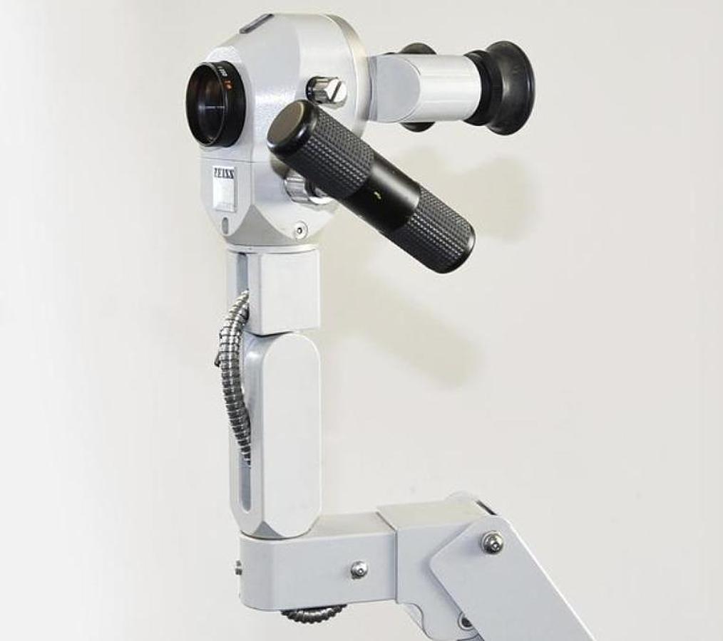 D'occasion COLPOSCOPE ZEISS OPMI 99 A FIXER SUR CHAISE GYNECOLOGIQUE