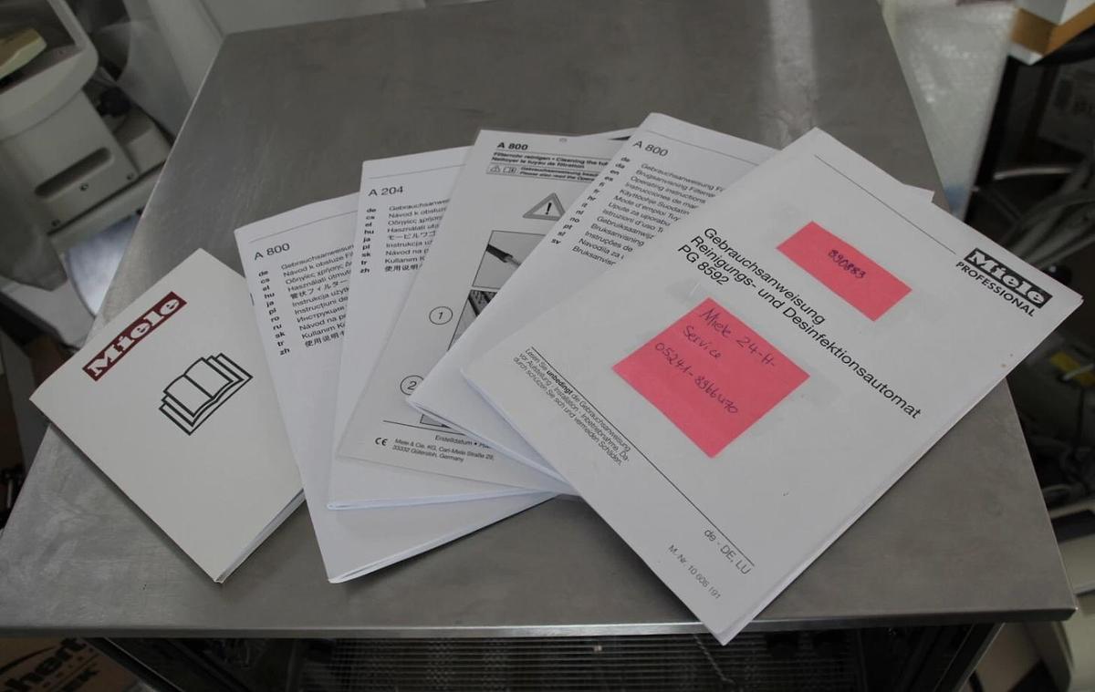 D'occasion LAVE SABOTS MIELE PG 8592  AVEC ACCESSOIRES