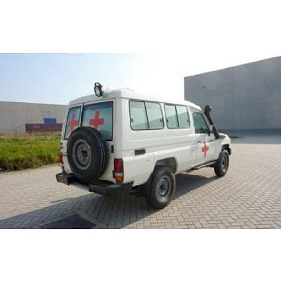 TOYOTA LANDCRUISER FIRST AID AMBULANCE FITTINGS