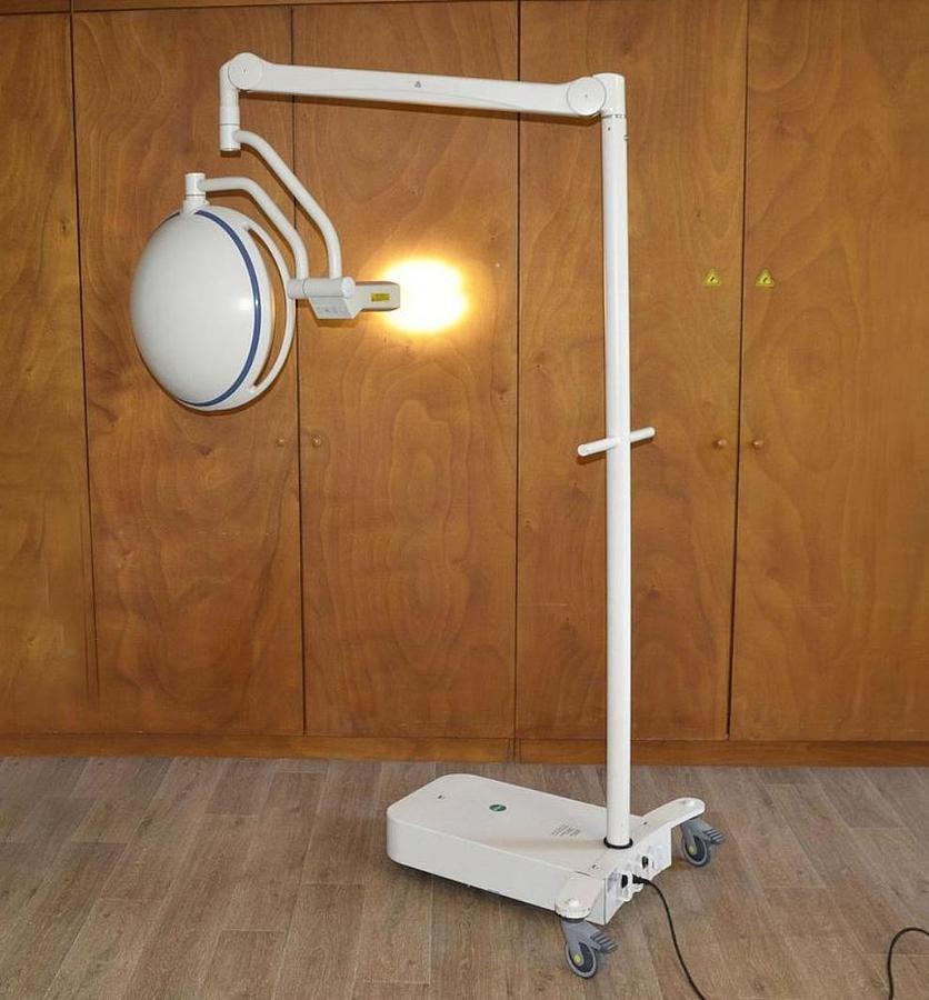 D'occasion ECLAIRAGE OPÉRATOIRE DRAEGER SOLA MOBILE