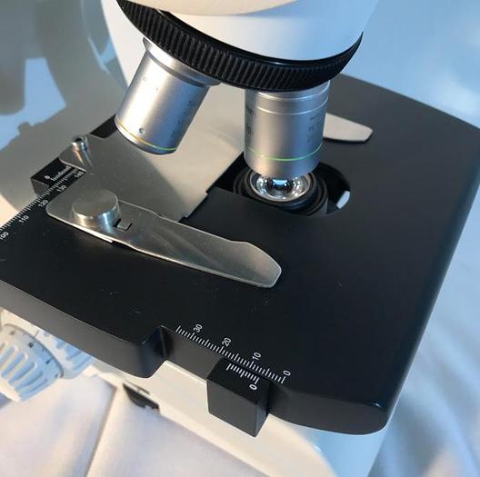 LEICA DM750 LABORATORY MICROSCOPE