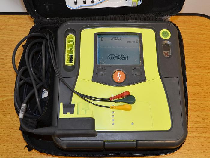 D'occasion DÉFIBRILLATEUR ZOLL AED PRO