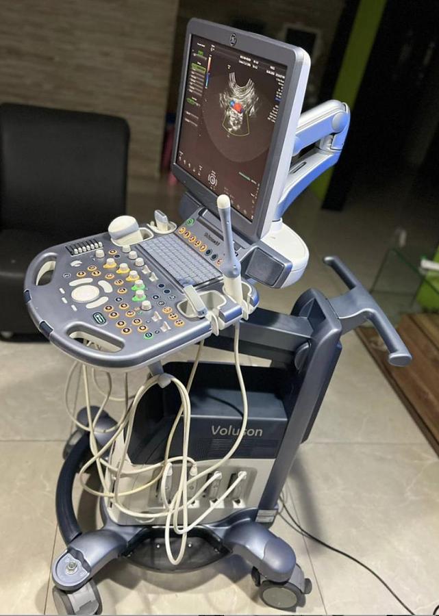 D'occasion ECHOGRAPHE GYNECOLOGIQUE VOLUSON S6 AVEC 4 SONDES