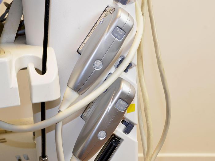 Used GENERAL ELECTRIC VOLUSON-I PORTABLE ULTRASOUND SCANNER ON CART