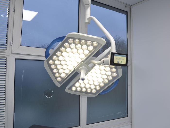 Used 700 & 700 LED DOUBLE DOME SURGICAL LIGHTING