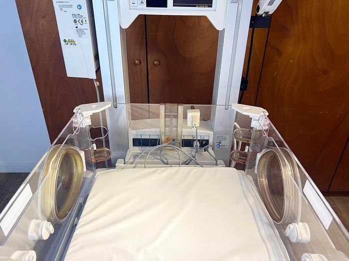 D'occasion COUVEUSE GENERAL ELECTRIC GIRAFFE OMNIBED