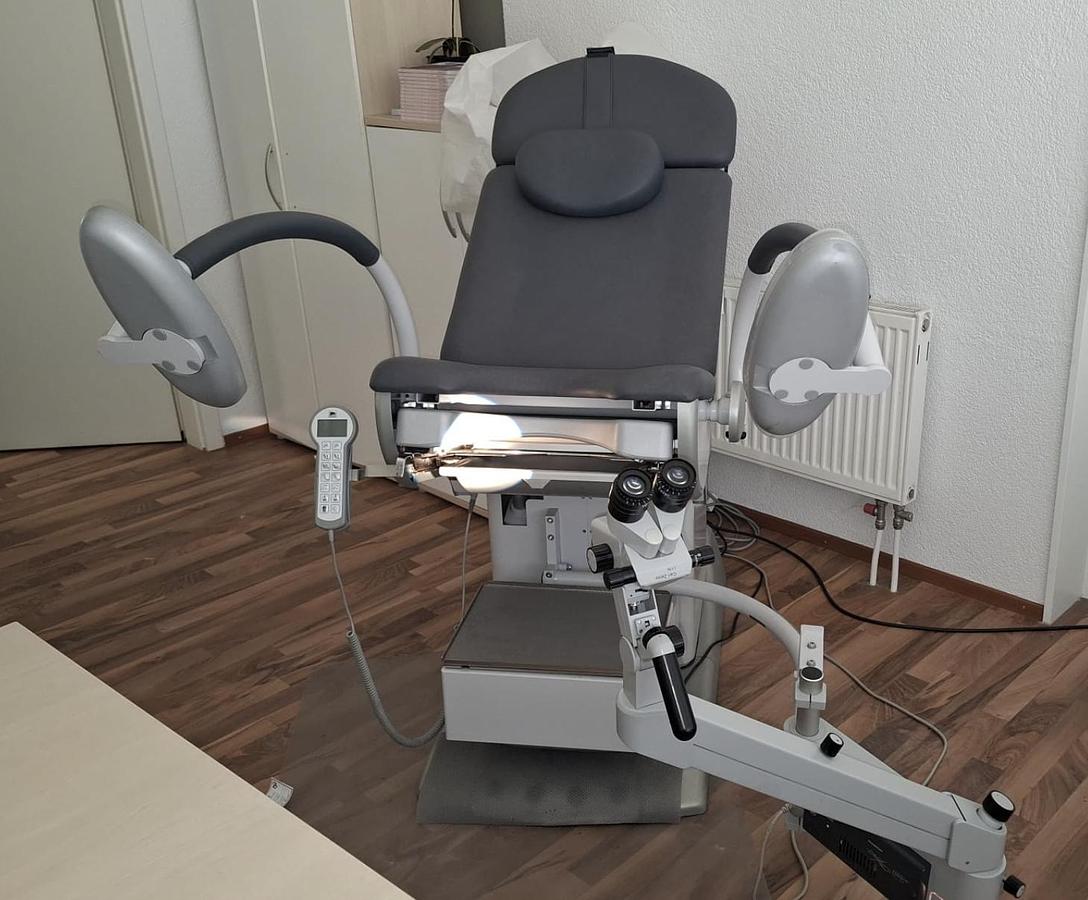 D'occasion SCHMITZ MEDI-MATIC GYNECOLOGICAL CHAIR WITH ZEISS 150FC COLPOSCOPE