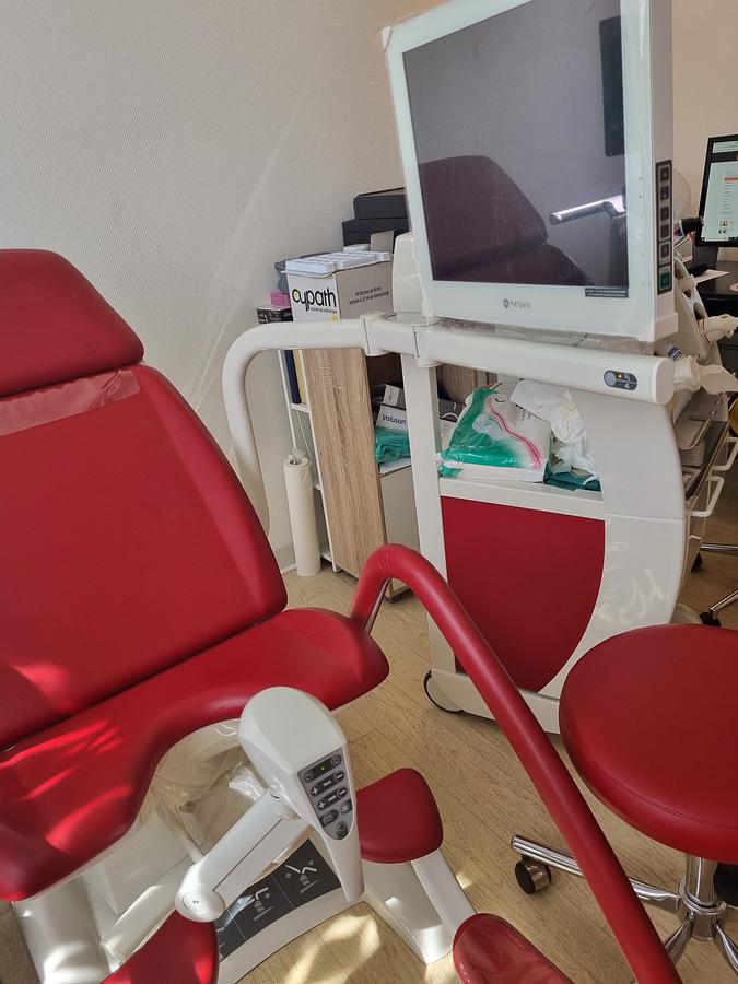 D'occasion ENSEMBLE GYNECOLOGIQUE BORCAD GRACIE(CHAISE, COLPOSCOPE, ECRAN, TABOURET