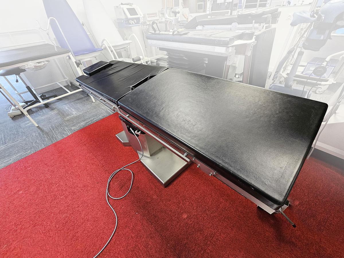 D'occasion ALM STERIS ST ELECTRICAL OPERATING TABLE