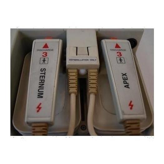 Used DEFIBRILLATOR WITH TRANSPORT SCOPE ZOLL PB1400