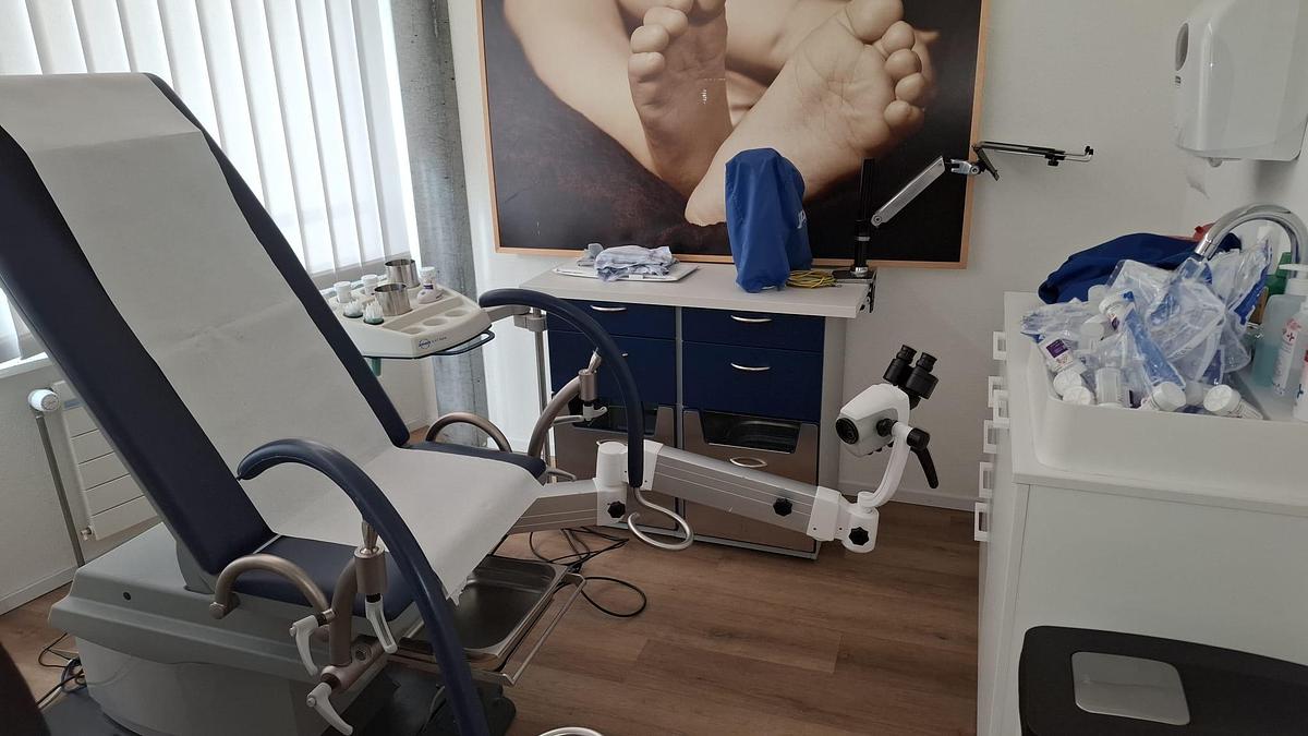 D'occasion ATMOS COMPLETE GYNECOLOGICAL SET CHAIR - DIGITAL COLPOSCOPE - FURNITURE - STOOL