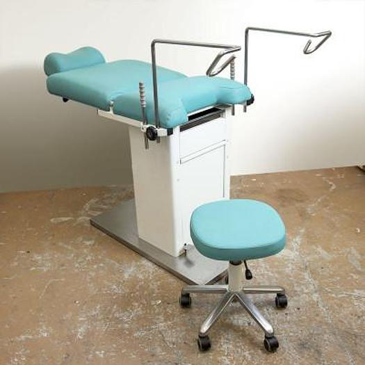 Used GYNECOLOGICAL EXAMINATION COUCH WITH 2 STIRRUPS
