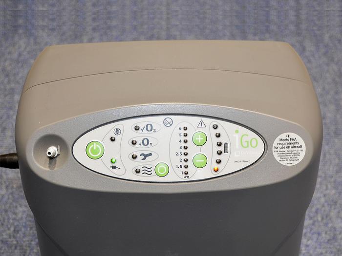 Used DEVILBISS iGO PORTABLE OXYGEN CONCENTRATOR WITH CARRYING CASE