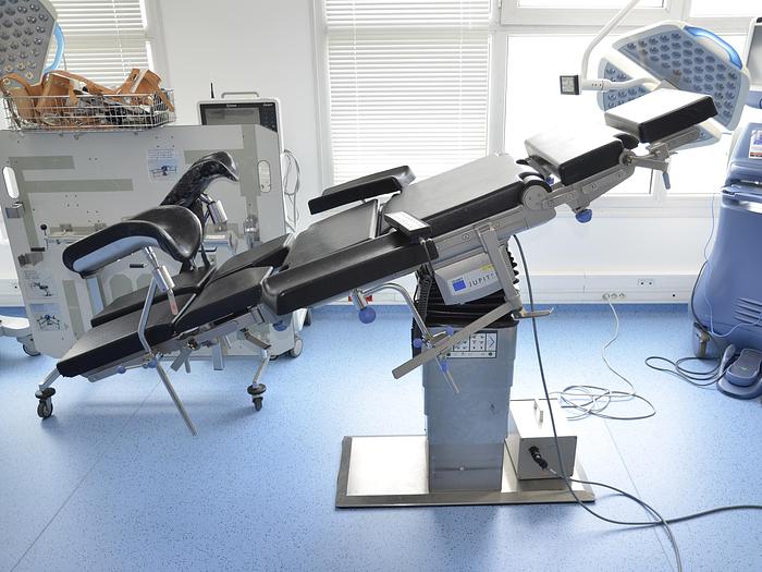 D'occasion TABLE D'OPERATION TRUMPF JUPITER AVEC SES ACCESSOIRES TRES BEL ETAT