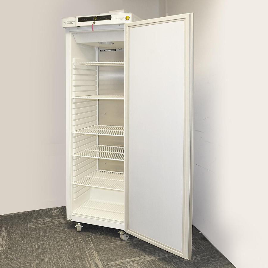 D'occasion GRAM REFRIGERATED CABINET TYPE RR410LG-346 LITERS