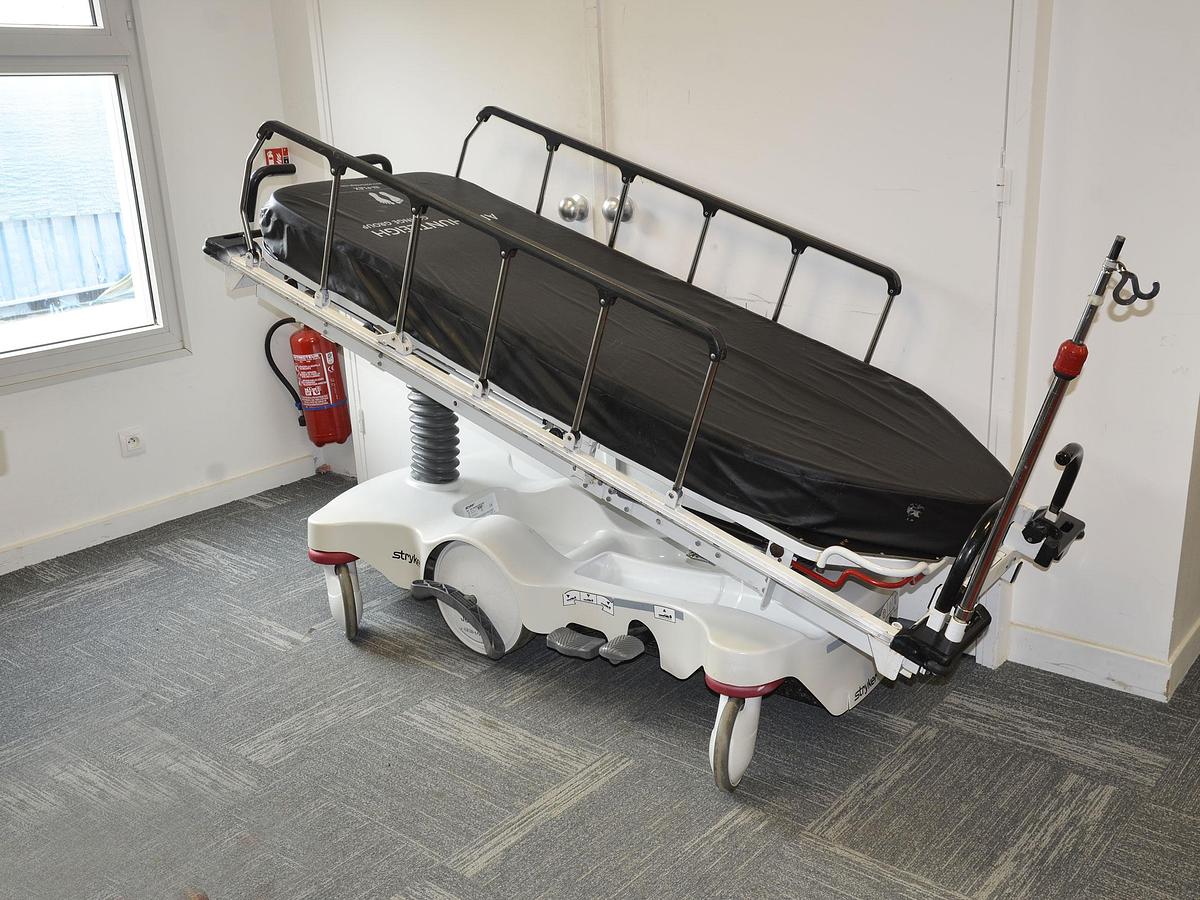 D'occasion STRYKER TRAUMA CART model 1037
