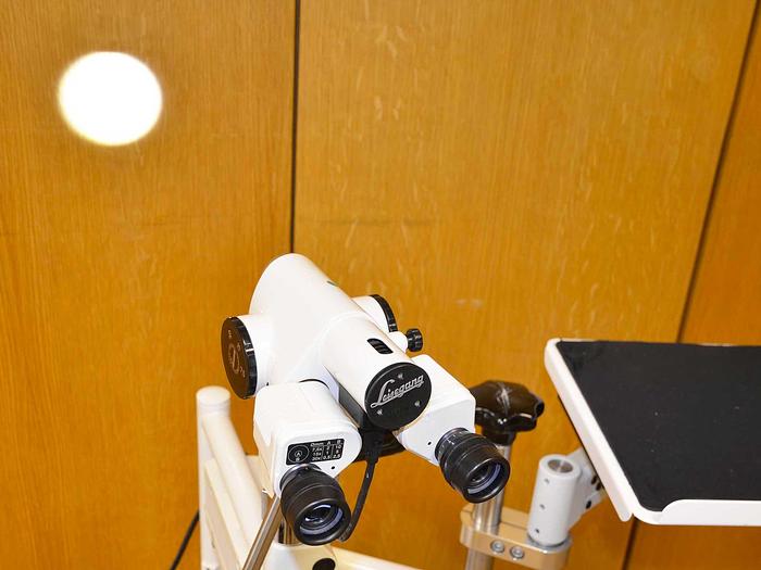 Used LEISEGANG BG/LED COLPOSCOPE ON STAND. UP TO 30 X MAGNIFICATION