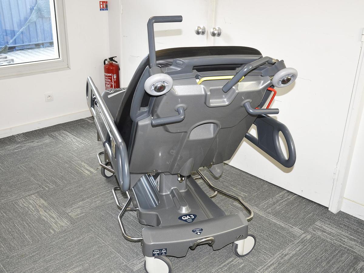 D'occasion ANETIC AID QA3 HYDRAULIC STRETCHER TROLLEY