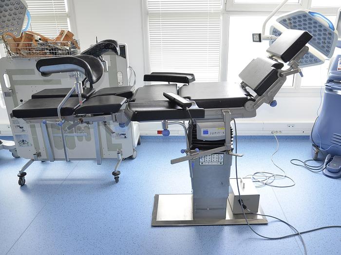 D'occasion TABLE D'OPERATION TRUMPF JUPITER AVEC SES ACCESSOIRES TRES BEL ETAT