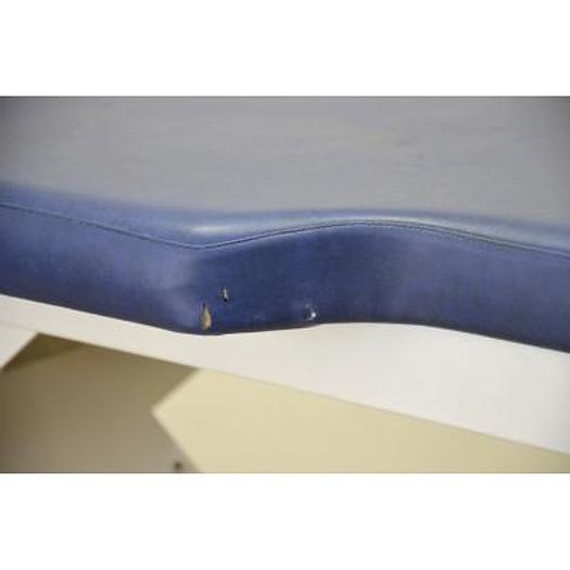 Used ELECTRICALLY HEIGHT-ADJUSTABLE EXAMINATION TABLE