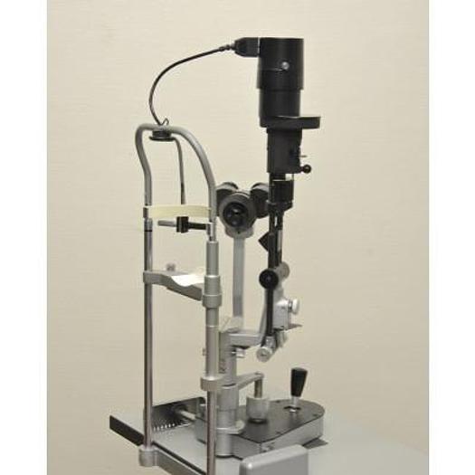 Used HAAG STREIT BM 900 SLIT LAMP WITH THREE-DIMENSIONAL MOVEMENTS, ON ITS VARIABLE HEIGHT TABLE