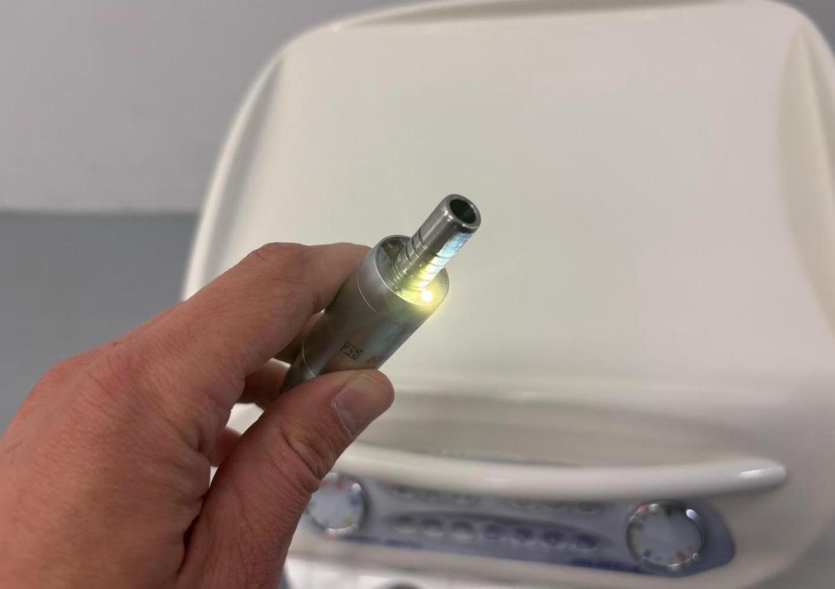 D'occasion UNIT DENTAIRE AVEC COMPRESSEUR INTEGRE