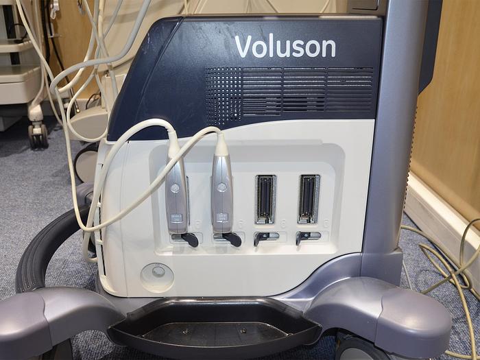 D'occasion ECHOGRAPHE GENERAL ELECTRIC VOLUSON S8
