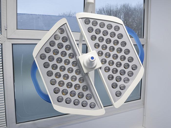 Used 700 & 700 LED DOUBLE DOME SURGICAL LIGHTING