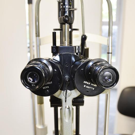 D'occasion LAMPE A FENTE HAAG STREIT BM 900 MOUVEMENTS TRIDIMENTIONNELS AVEC TONOMÉTRE  À APLANATIONS