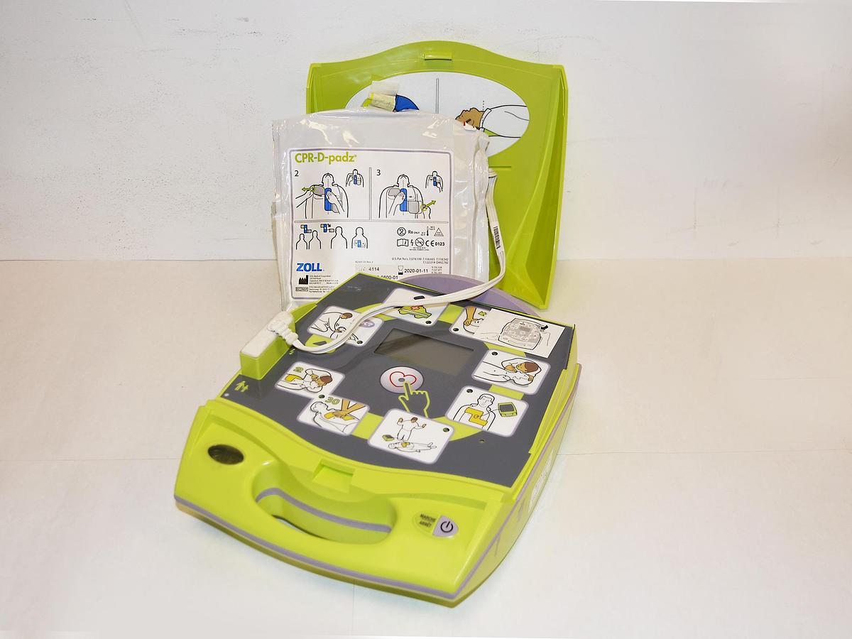 D'occasion ZOLL AED PLUS DEFIBRILLATOR