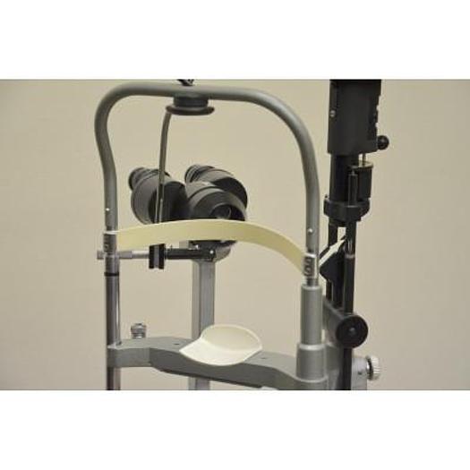 Used HAAG STREIT BM 900 SLIT LAMP WITH THREE-DIMENSIONAL MOVEMENTS, ON ITS VARIABLE HEIGHT TABLE