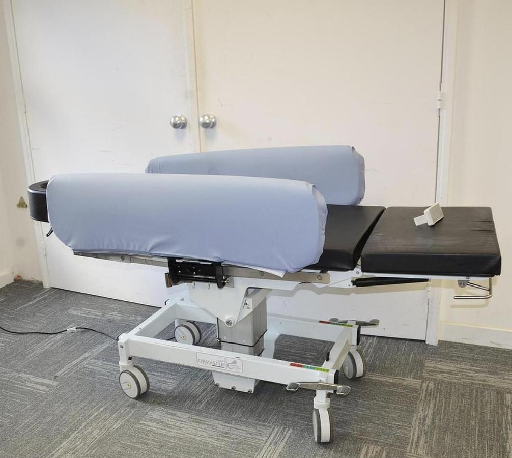 D'occasion MOBILE OPERATING TABLE FOR AMBULATORY OPHTALMOLOGY/PLASTIC/ENT/BARIATRIC SURGERY