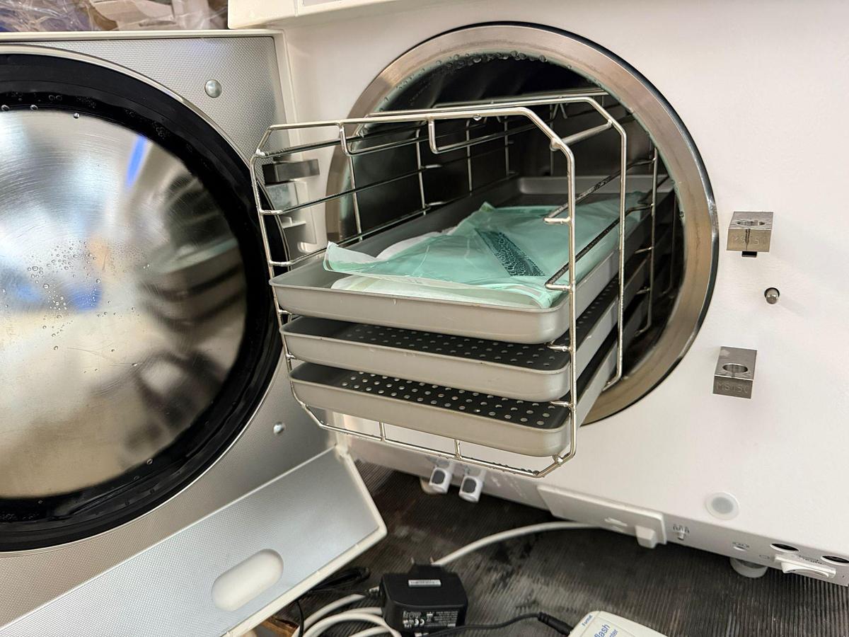 D'occasion AUTOCLAVE MELAG EUROKLAV 23 VS+