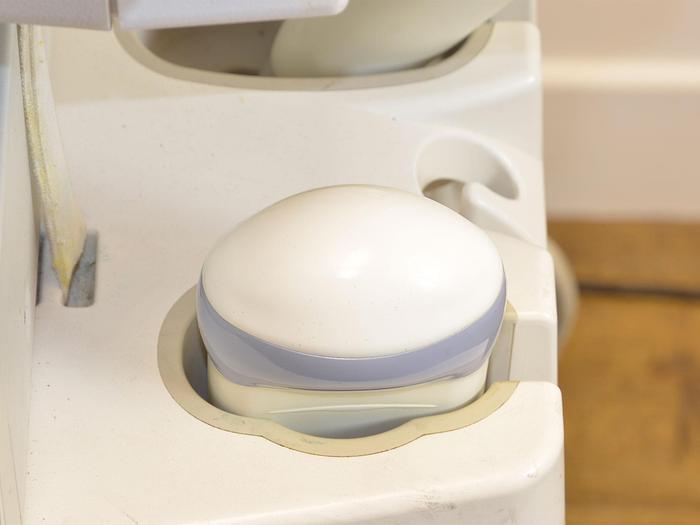 Used GENERAL ELECTRIC VOLUSON-I PORTABLE ULTRASOUND SCANNER ON CART