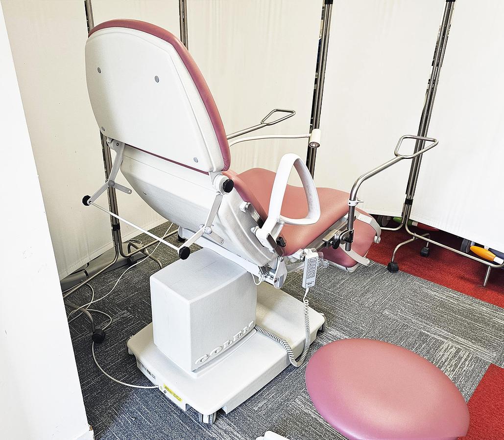 D'occasion GOLEM ELECTRIC GYNECOLOGICAL EXAMINATION COUCH
