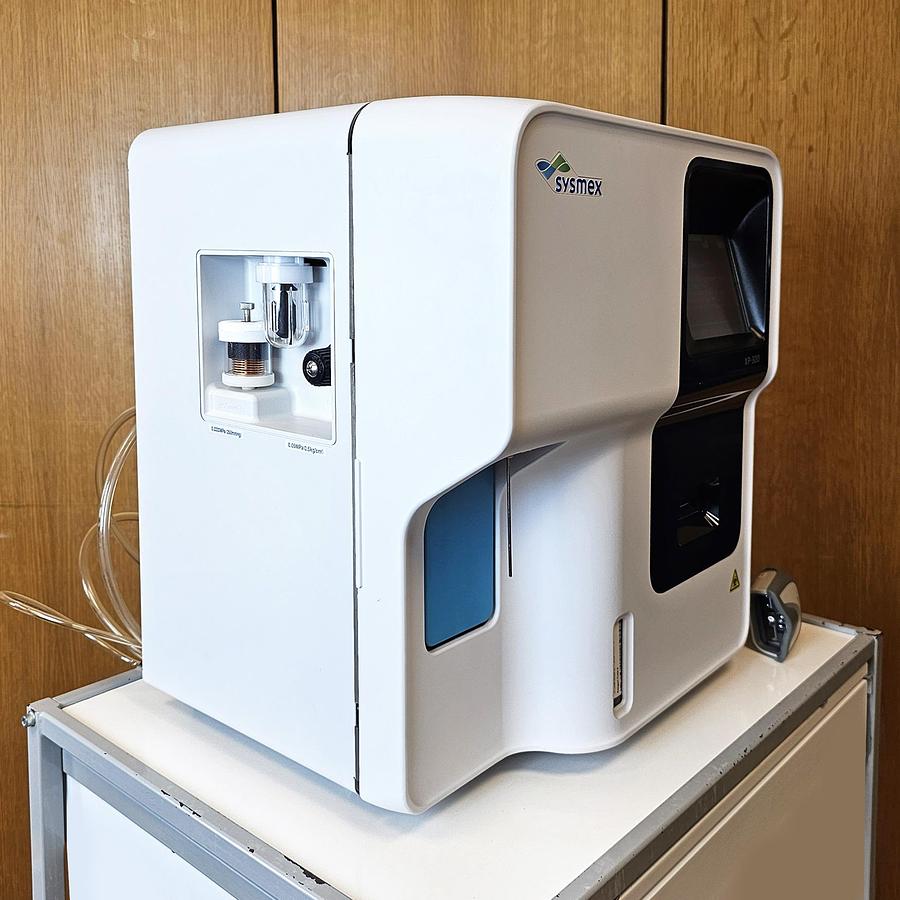 D'occasion SYSMEX X100 FULLY AUTOMATIC HEMATOLOGY ANALYZER TESTING SYSTEM