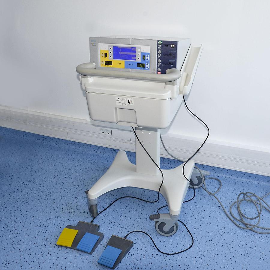 D'occasion ERBE VIO 300S RADIO FREQUENCY SCALPEL ON TROLLEY