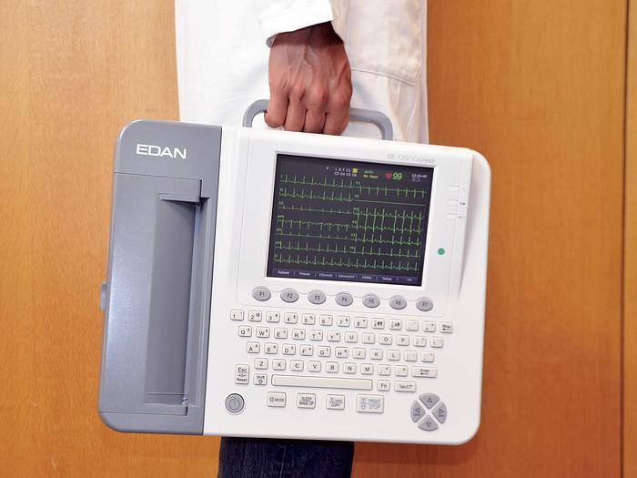 Used ELECTROCARDIOGRAM ECG EDAN SE12 ON CART