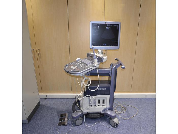 D'occasion ECHOGRAPHE GENERAL ELECTRIC VOLUSON S8