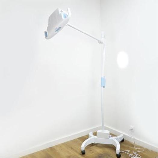 WELCH ALLYN GS900 MOBILE OPERATING LIGHT ON LED STAND, MULTI-DISCIPLINARY