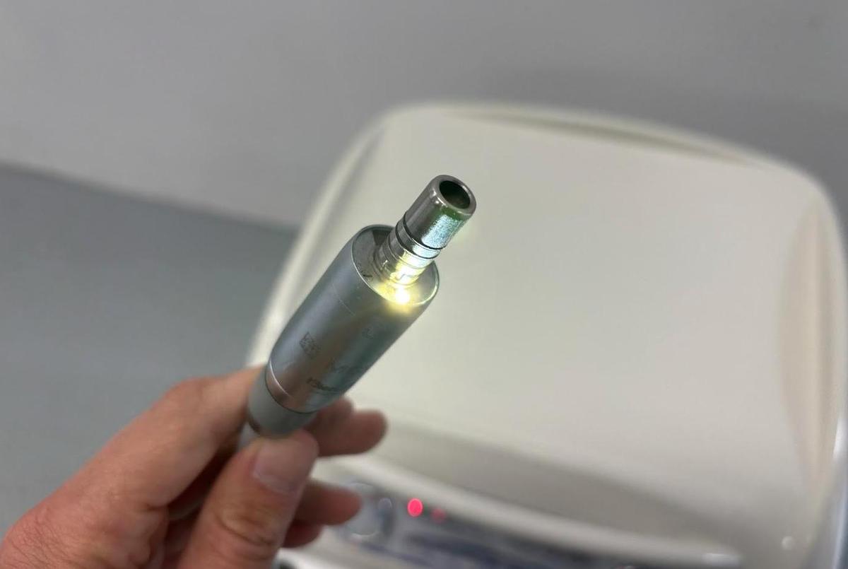 D'occasion UNIT DENTAIRE AVEC COMPRESSEUR INTEGRE