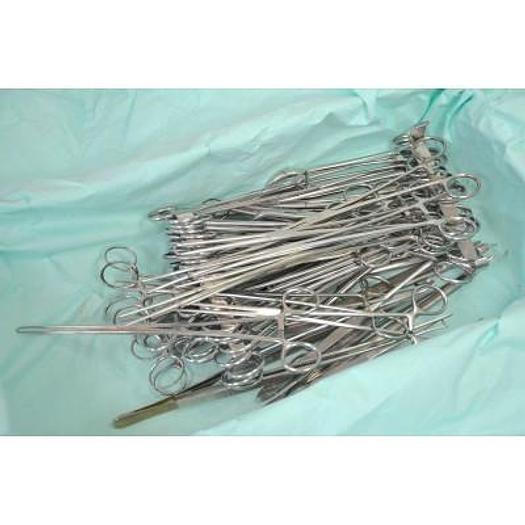 Used SET OF INSTRUMENTS FOR BASIC SURGERY