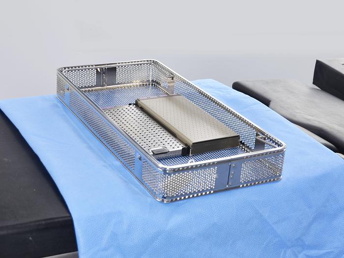 Used SET OF SCREWS AND PLATES FOR MEDARTIS APTUS RADIUS