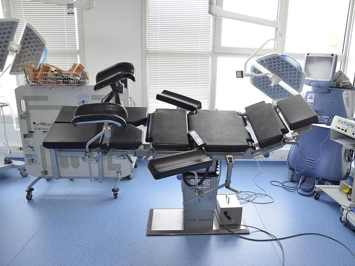 D'occasion TABLE D'OPERATION TRUMPF JUPITER AVEC SES ACCESSOIRES TRES BEL ETAT