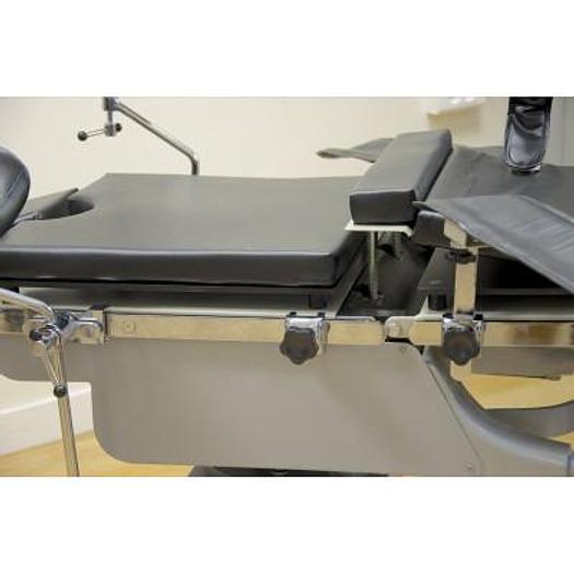 RADIOLUCENT OPERATING TABLE WITH ACCESSORIES
