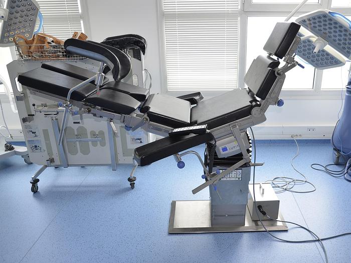 D'occasion TABLE D'OPERATION TRUMPF JUPITER AVEC SES ACCESSOIRES TRES BEL ETAT