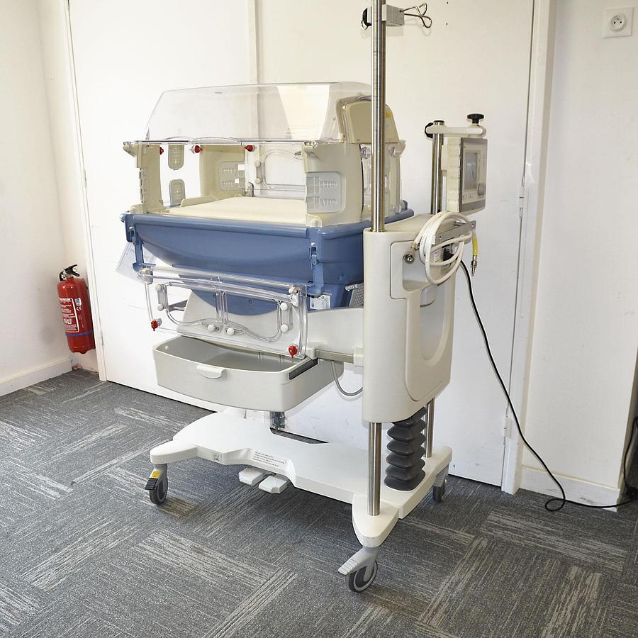 D'occasion DRAGER CALEO INCUBER WITH MATTRESS