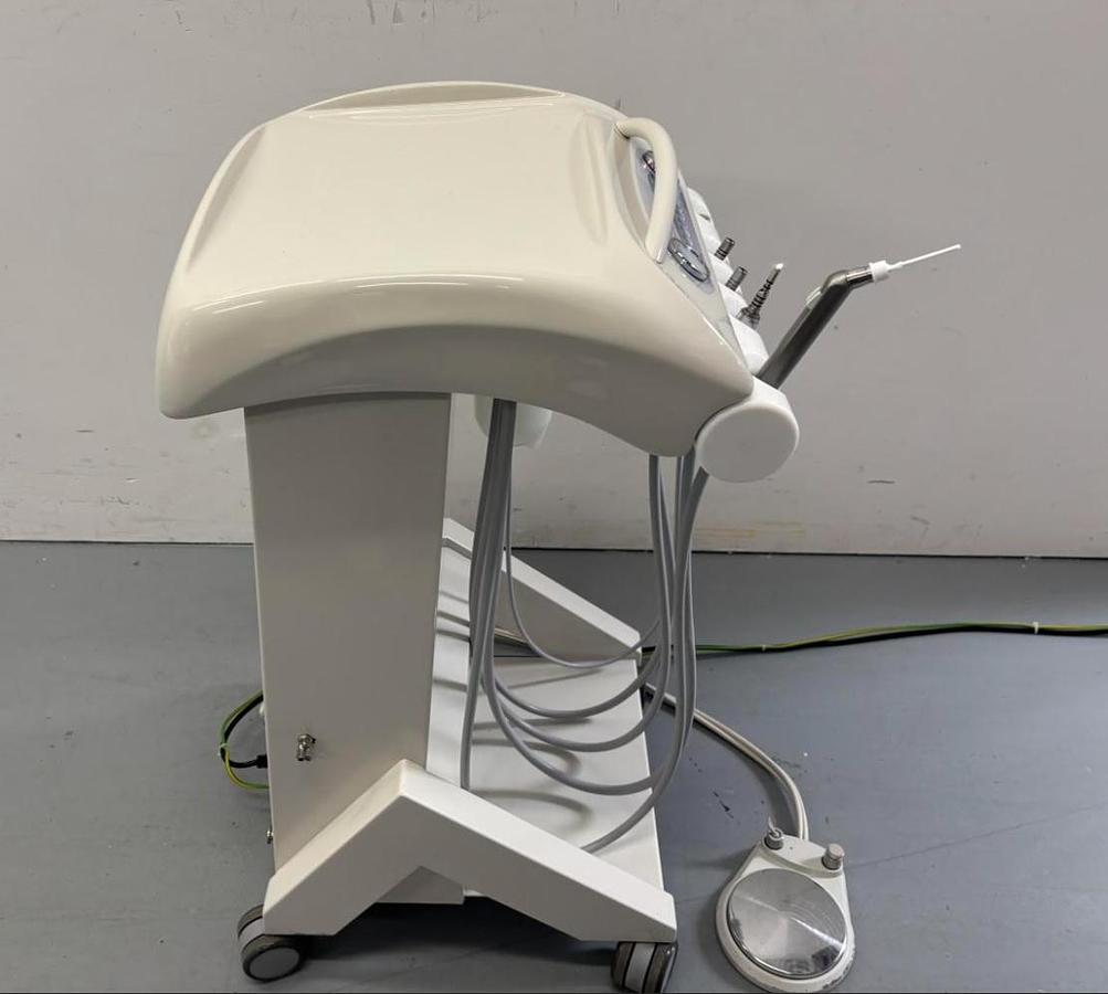 D'occasion UNIT DENTAIRE AVEC COMPRESSEUR INTEGRE